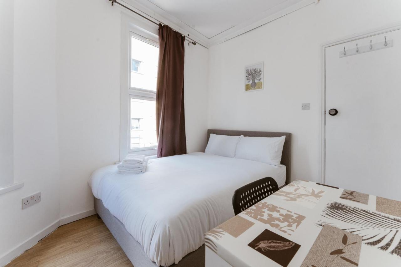 Mile End Double Rooms 27 Guest House ロンドン エクステリア 写真