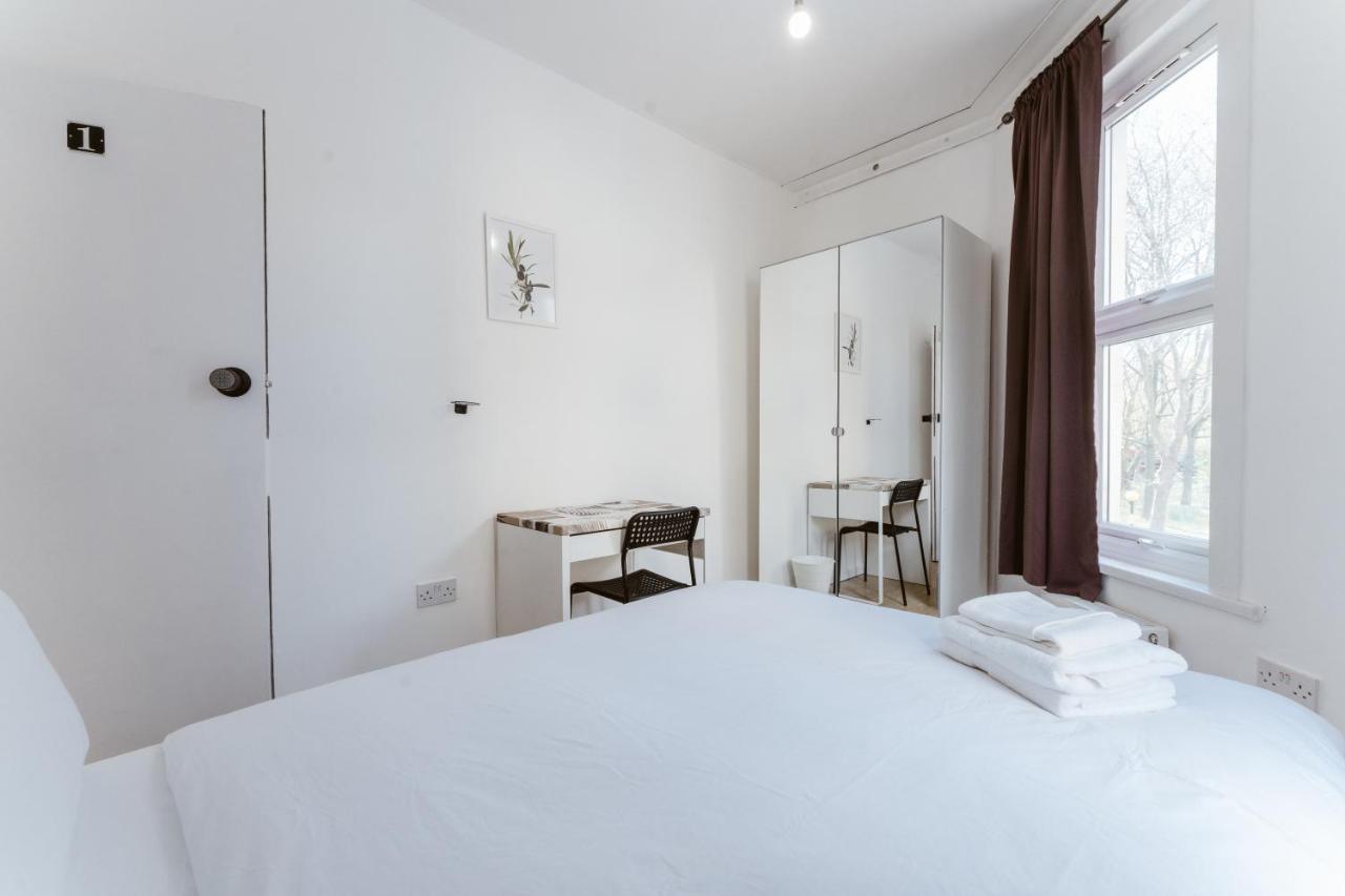 Mile End Double Rooms 27 Guest House ロンドン エクステリア 写真